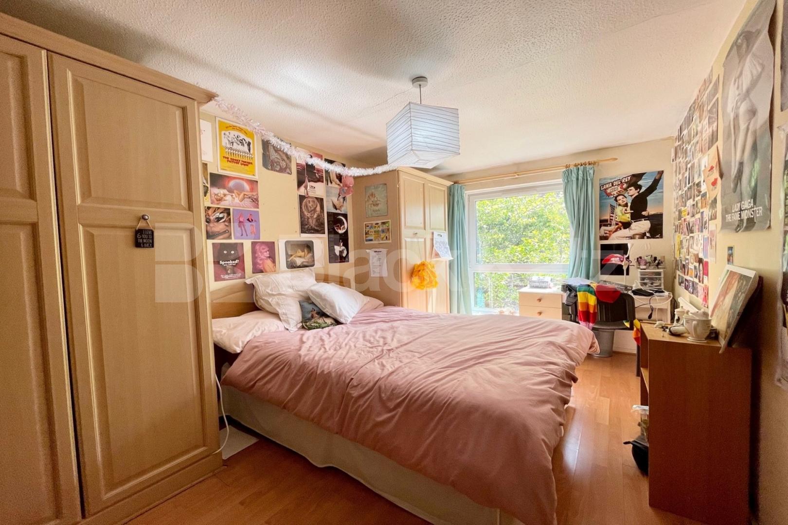 Arranged over two floors Mid-Century development with garden  Potier Street, Borough / London Bridge